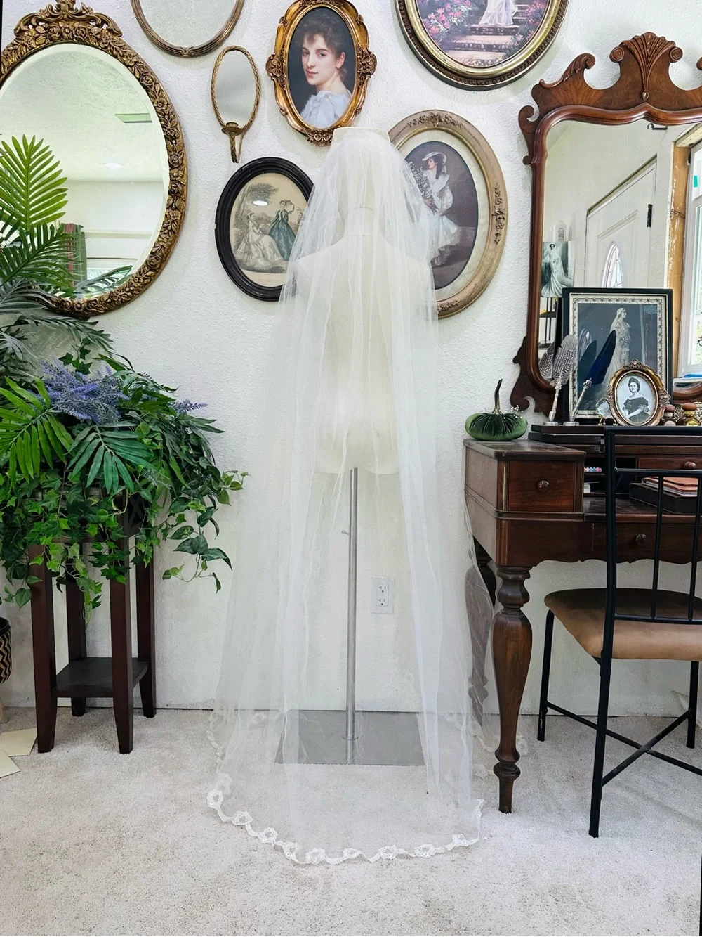 Bridal Veil with Floral Edge - White - Unbranded